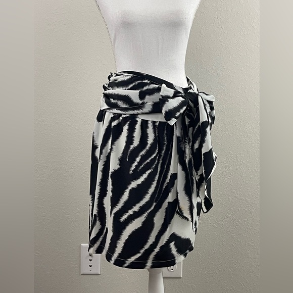 NWT, Hanna & Gracie, self-tie wrap skirt, animal print, knee length,size medium. - Picture 1 of 12